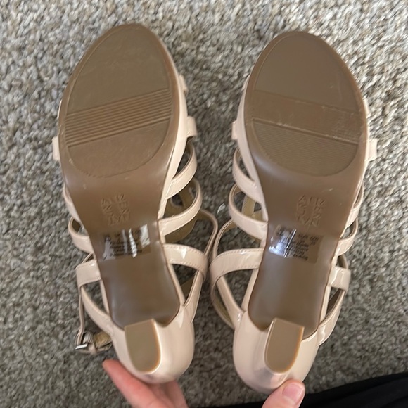 NATURALIZER | Strappy Sandals - Picture 4 of 9